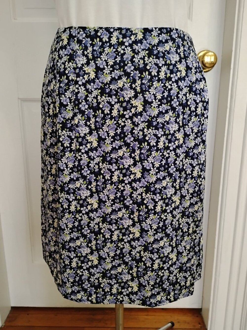 Dressbarn Purple Ditsy Floral Knee Length Wrap Skirt - Picture 2 of 7